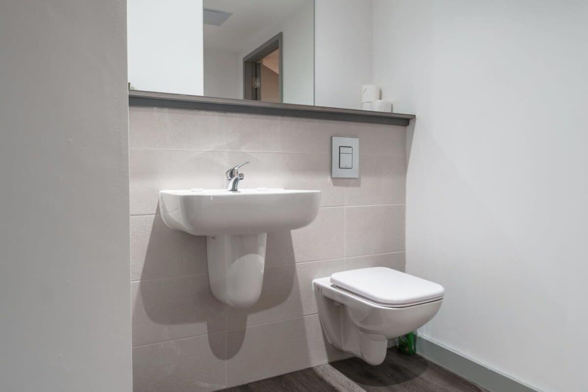 Modern 1 Bed In Centre Apartment Liverpool